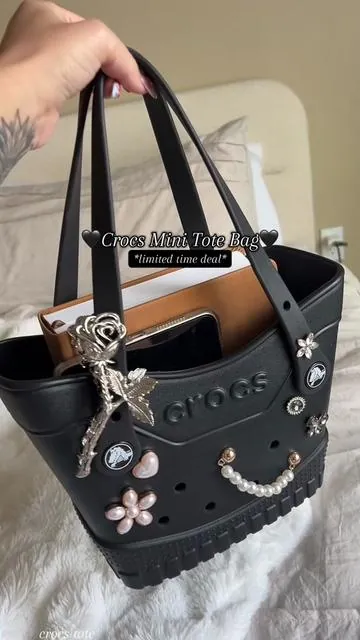 Crocs tote bags will forever be my fav!!! #crocs #crocsbag #crocstote 