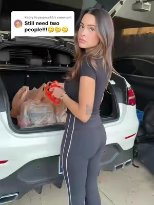 Replying to @jayama46 she can take care of it by herself so I guess I’ll just watch her  #bagholder #groceryshopping #groceries #tiktokshopcreatorpicks #tiktokshoplabordaysale 