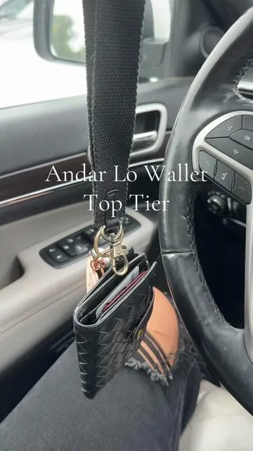 On sale! #andarwallet #momsonthego #walletforwomen #momlife #andar 