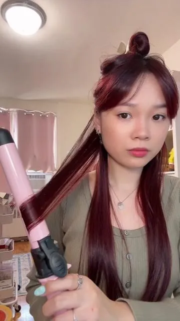 I could never get consistent curls using a regular curling wand because I’d always wrap it differently. Simply pushing a button with this rotating iron just makes styling my hair SO simple ✨ #wavytalk #wavytalkhair #rotatingcurlingiron #curlyhair #hairtools 