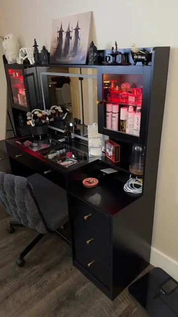 Obsessed with it is an understatement! #vanity #vanitysetup #vanitytour #musthaves #vanitymakeup 