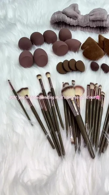 POV: you’re done blending in, it’s time to stand out 🌸#makeupbrushes #beauty #vanity #tiktokshop #makeupbrushset #makeupbrushesforbeginners #beauty 