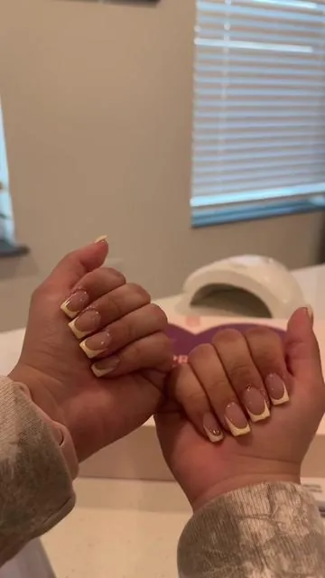 favorite time of the month ✨🫶🏻🍯 #butteryellow #pressonnails #nail #acrylicnails #frenchtipnails 