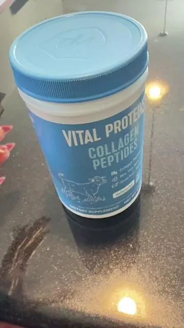 Powder collagen peptides .  Contiene un único ingrediente: colágeno hidrolizado de bovinos criados en pasturas (grass-fed, pasture-raised). No incluye edulcorantes artificiales, sabores ni colores añadidos, idea para el crecimiento de cabello, uñas y mejorar textura de la piel . #vitalproteins #vitalproteinscollagen #collagen #collagenpeptides #colagenohidrolizado 