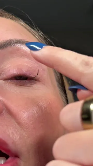 You’ve been warned 🤣 You might get false lash accusations when using the tarte tubing primer and mascara 🤷🏼‍♀️ #tartebundle #tubingmascara #mascara #tartecosmetics #lashestutorial @tarte cosmetics 