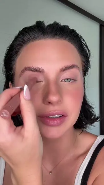 Easier eyeshadow EVER 😌 #easyeyeshadow #easyeyemakeup #eyeshadowtutorial #tiktokshopcreatorpicks #eyeshadowstick 