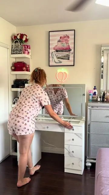 YOUR DREAM VANITY IS ON SALE, DONT MISS OUT!! IT HOLDS ALL YOUR THINGS IN ONE PLACE !! 