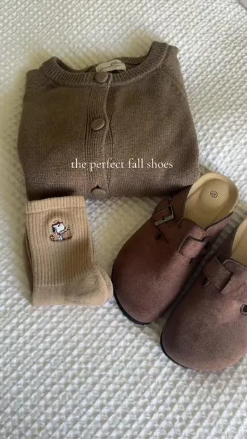 The perfect fall shoes, these clogs are a MUST 🍂🤎 #fallfashion #fallclogs #falloutfitinspo #autumn #autumnfashion 