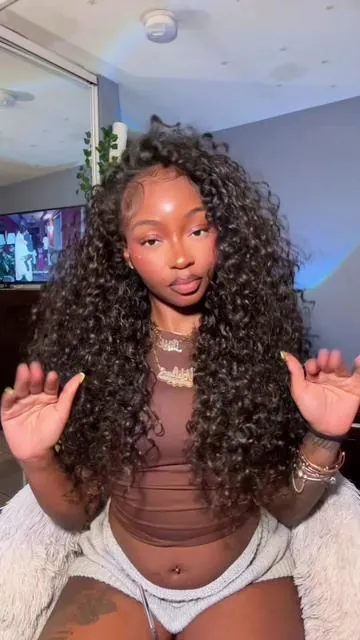 curly half wig from @frodiohairwigs 