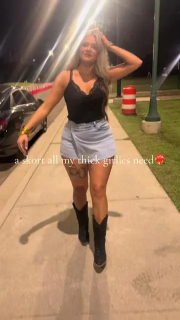 this skort was so comfy last night! #skort #ootd #concertoutfit #concertseason #shorts 