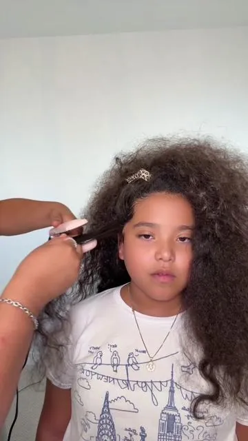 I’m impressed!!!!! I will post the full video right after this one! #wavytalk #wavytalksteamlinepro #steamsesh #wavytalksteamsesh #hairstaightener 