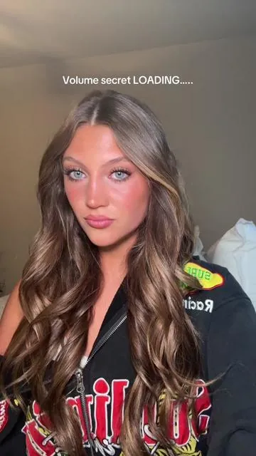 We all just want @Victoria’s Secret hair😩🤍 #volume #voluminoushair #relatable #foryoupage #texturespray  