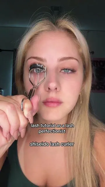 lash tutorialllll! 💋 #fyp #eyelashes #tutorial #lashcurler #eyelashserum 