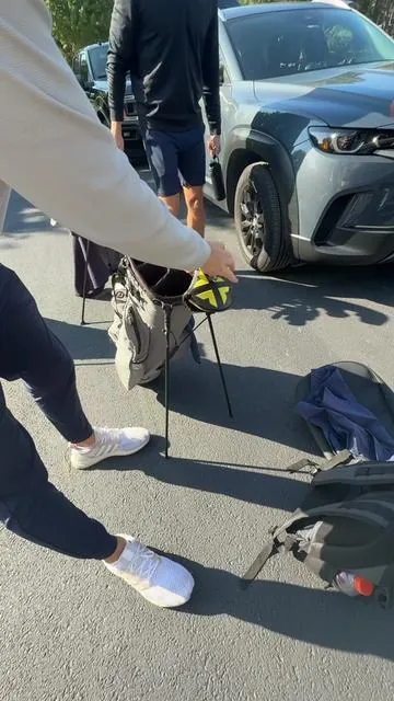 Seriously the coolest bag I’ve seen #golfbag #golfbagsforwomen #golfbagreview 