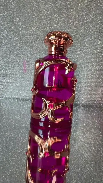💖 Lattafa Habik – soft, fresh & effortlessly feminine ✨ She’s flirty, she’s elegant, and she smells like YOU just stepped out of a rom-com glow-up scene. 🌸 From the juicy bergamot & pear opening, to the delicate heart of jasmine, lily of the valley & freesia, all the way down to the cozy musk, amber & oakmoss base—it’s giving modern-day goddess energy. 👑 Perfect for daily wear, date nights, or anytime you wanna feel extra pretty 💕 Drop a 🌸 if you’d wear this and shop Habik by Lattafa now on TikTok Shop 🛍️ #LattafaPerfumes #Habik #PerfumeTok #FragranceTok #FeminineFragrance    @SecretOud 