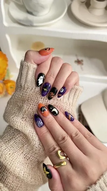 I scream, you scream, we all scream for Ice Cream🎃 🍦🎃 please check our holiday collection for fall nails 🫶🫶🏼🫶🫶🏼🫶#PressOnNails #handmade #fallnails #halloween #NailInspo 