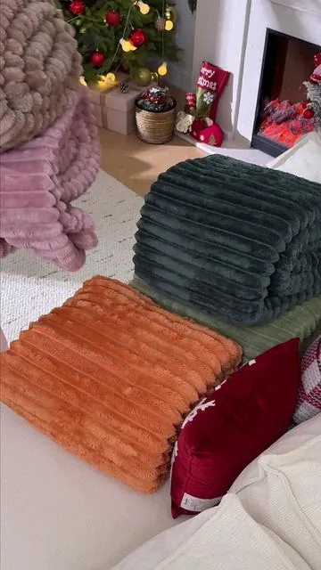 Only 11 Fridays until Christmas… don’t you need this big, soft, cozy blanket? 🎄🛋️#anxiety #comforter #beddingset #bedroom #soft #duvet #bedroomvibes #cozyvibes #StripesInStyle #bedsure #BedsureBlanket #coolingsheets #OMG #fyp #FallFreshness #GetReadyforFashionWeek #TikTokShopRestock