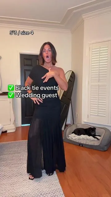 Gorgeous wedding guest or black tie event dress! Fancy gala anyone? Tons of ruching to hide shapewear and insecurities. Right arm is out, slit is on the left leg. No zippers. Full of stretch. Wearing a small (5'3 size 4, 34b) #weddingguestdress #galadress #blacktiedress #formaldress #tiktokcreatorpicks 