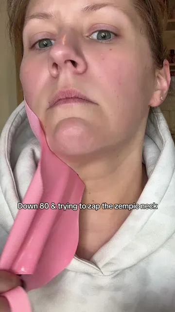 This gel lifting mask for your neck is no freaking joke @ROUND LAB #turkeyneck #koreanskincareproducts #neckmask #glp1community #neckskincare 