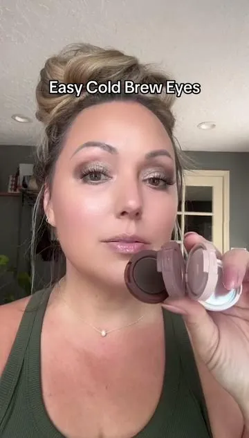 Easy and portable! The @Kaja Beauty bento box in Cold Brew is my go-to for a smoked out chocolate fall eye! #kbeauty #koreanmakeup #kajabentobox #makeupover40 #easyeyeshadow 