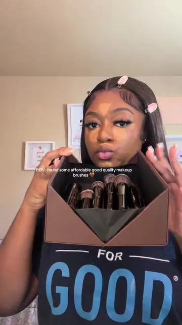 Love the double sided brushes #fy #makeupbrushes #makeup #blackgirlmakeup #trending 