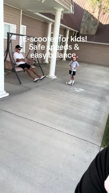 Safe speed options, no throttle or pedal, and easy to balance! Perfect for little riders. #fanttikride #escooter #kidsscooter #fanttikrideK9 #rainbowpulse 