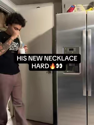 his new necklace go crazy 🔥 #goldchain #mensaccessories 