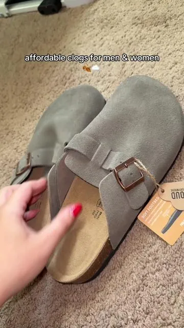 Men’s memory foam clog shoes - also comes in women’s sizes. Perfect for fall. #mensshoes #clogshoes #memoryfoam #clogshoesforwomen #fallshoes 