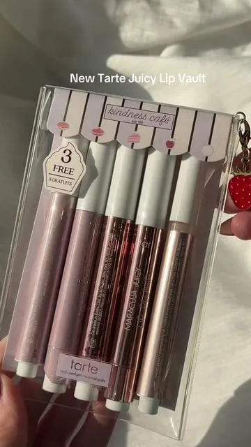 New Tarte Juicy Lip Vault - gift sets for holidays - new lip set - and they all smell amazing just like their name  #tartecosmetics #newmakeup #lipglosses #glossylips #giftsets 