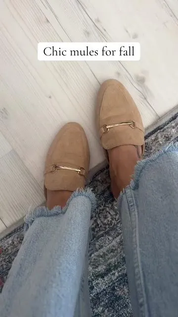 Love these mules with jeans or trousers! #mules #fallshoes #chicshoes 