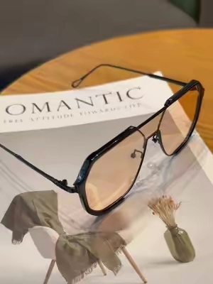 Retro 80s vibe + UV protection = Must-have!😎🕶️💕✨🔥#sunglasses #eyewear #shades #fashion #fyp 