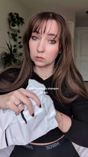 like ACTUALLY speechless 😶  #dryshampoo #hair #bangs #oilyhair #hairhack 