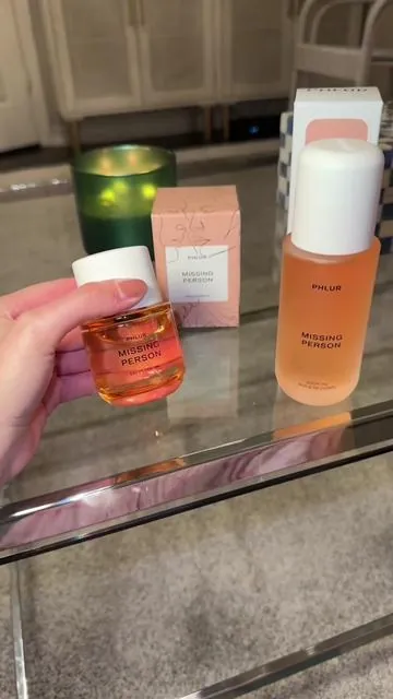 Love layering the body oil and perfume together it adds great lasting power @Phlur Fragrances ##fyp##phlur##phlurfragrance##eaudeparfum##fallfragrances