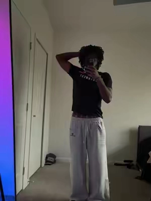 The fit on these sweats are insane. #sweatpants #doublewaist #cargopants #fashiontok #fashiontiktok 