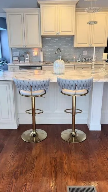 This Set of Two Modern Bar Stools from Nalupatio are so pretty! They have a beautiful gold finish base and a gorgeous comfortable seat. They do a Full 360 Degree Swivel. They're adjustable in height.Click on the shopping bag to check them out! @Nalupatio #barstools #barstool #stools #chairs #kitchenbarstools 