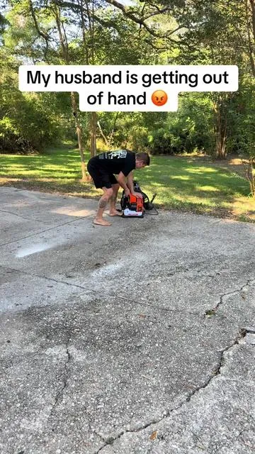 Power through leaves and debris with the VEVOR 79cc backpack blower—strong 184MPH airflow at an affordable price. #tiktokshopcreatorpicks #vevor #lawncaretools #yardworkmadeeasy #poweredequipment @Vevor_US 