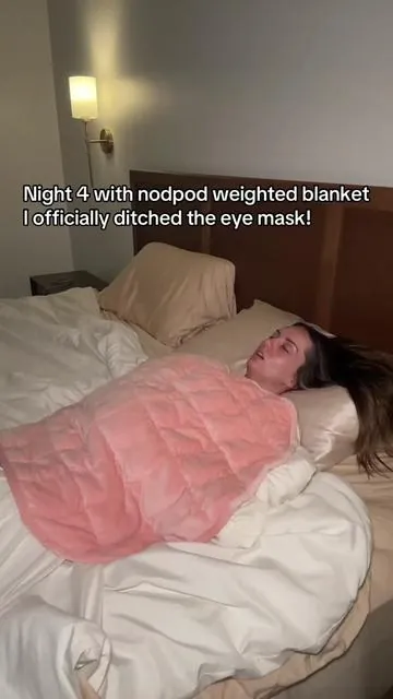 Nodpod blanket review ✨ Love this mini weighted pod, and a weighted blanket you can actually wash easily and doesn't replace all of your bedding.. we love to see it 🙌🏼