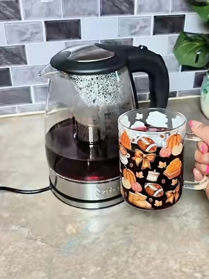 Jarra electrica la puedes usar para todo hierve rapido te la dejare en el carrito naranja🥰✨️#electricglasskettle  #cafetera #aguadejamaica  #tetera  #tiktokshoprestock 