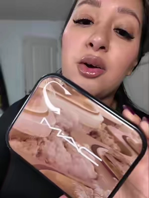Such a beautiful eyeshadow palette @M.A.C Cosmetics Store #tiktokshoprestock #maccosmetics #maceyeshadow #eyeshadowpalette #naturaleyeshadow 