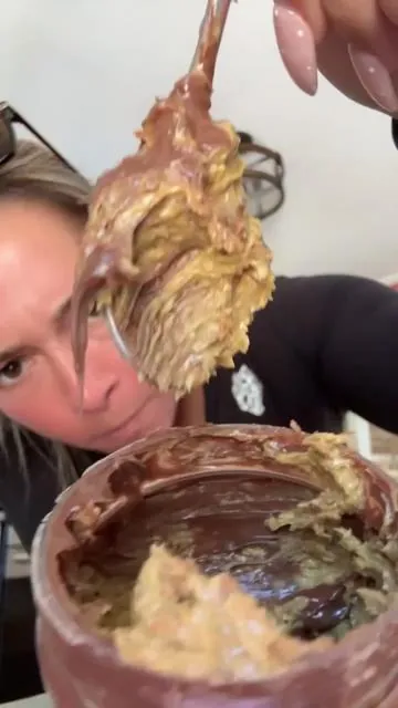 You put Nutella in it??? #dubaichocolate #sweettreats #fyp #foryou ##foryoupage