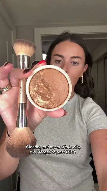the bronzer makes it look like a have a smoothing filter IT IS MAGIC 