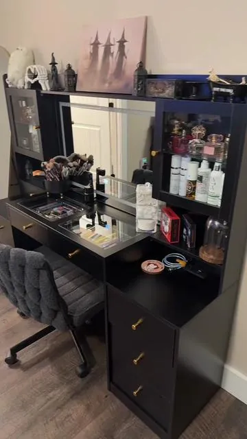 This is an amazing vanity!!                        #vanity #vanitysetup #vanitytour #vanityorganization #vanitymakeup 
