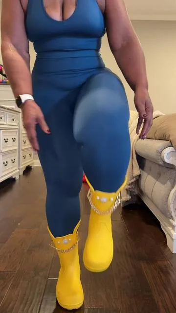 @Crocs Crocs really understood the assignment this year 👟🔥 Comfortable, customizable, and giving STYLE. Don’t sleep on these. #crocs #crocsshoes #crocsrainboots #crocsboots #rainboots 