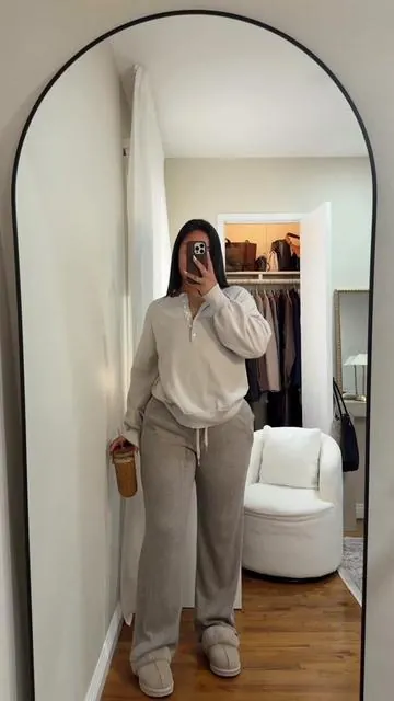 first day of fall vibes🤎☕️ comfy in these ribbed loungewear pants #loungewear #falloutfits #homeoutfits #wfhoutfit #cozyoutfits 