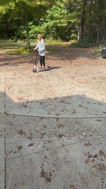 This thing is so sick 😳⬆️ #linkabove #scooter #electricscooter #pink #viralscooter 