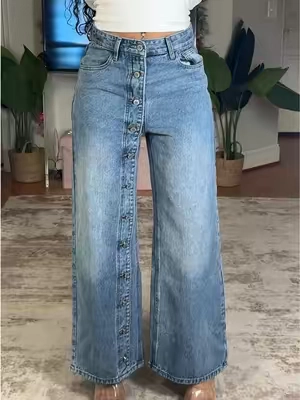 in LOVE with these wide leg jeans😍🤌🏽