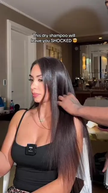 Insta-Wow = basically freshly washed hair 🤩 Removes up to 95%* of oil for a shampoo-grade clean 🫧 @Kendall Dorsey @Leah Garcia #colorwow #dryshampoo #dryshampoolife #cleanhair 