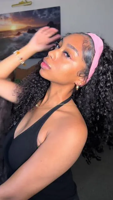 Headband hairstyle on a half wig🩷 @ISEEHAIR #burmescurly #iseehairbeauty 