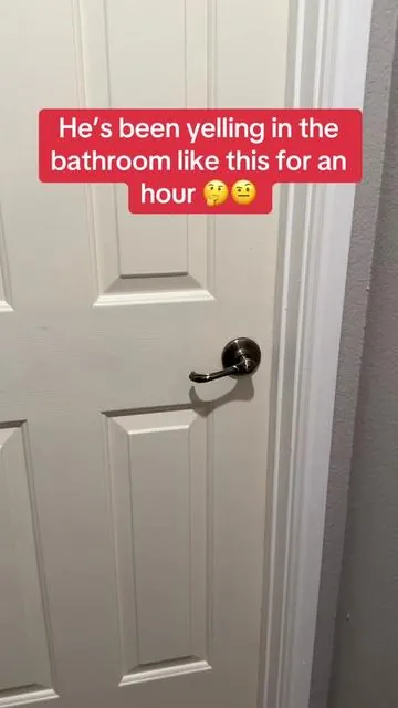 My husband won’t come out of the bathroom 😭 #podcasting #recording #streaming #phonemic #microphone 