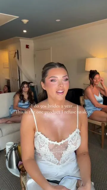 How to make your wedding makeup last 12+ hours 👰🏼‍♀️  #onesize #makeupsettingspray #weddingmakeup #longlastingmakeup 